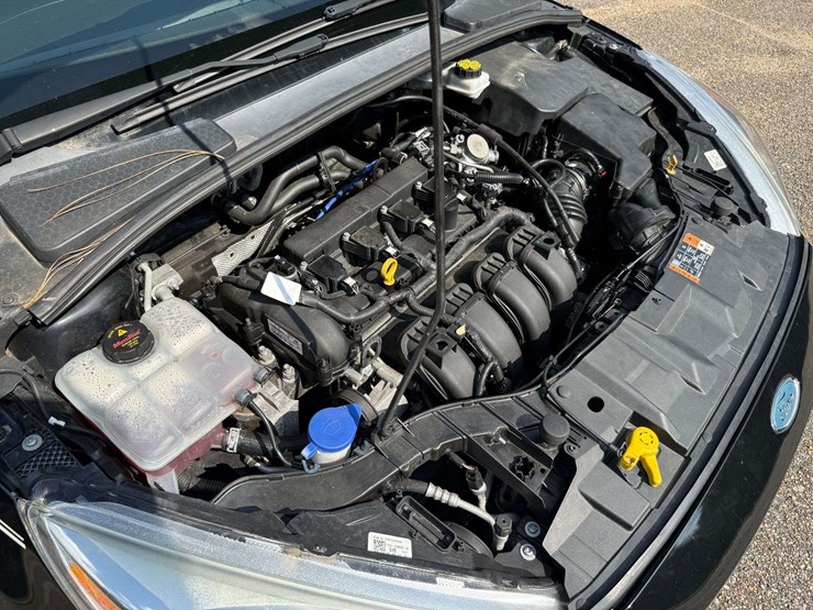 2017-ford-focus-4-door-sedan-(42,593-miles)-image-8