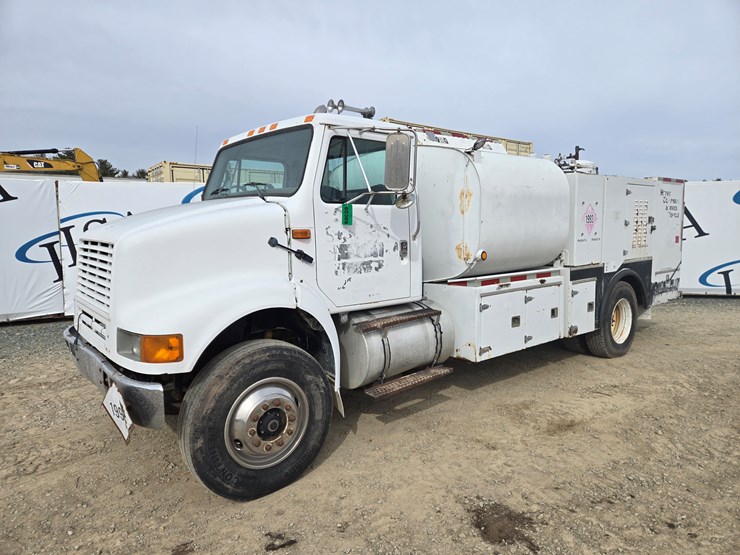 1995-international-8100-image-1