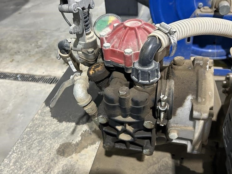 portable-water-tank-w/pump-image-6