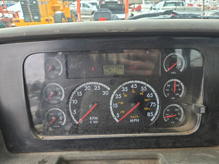 2001-massey-ferguson-8-image-66