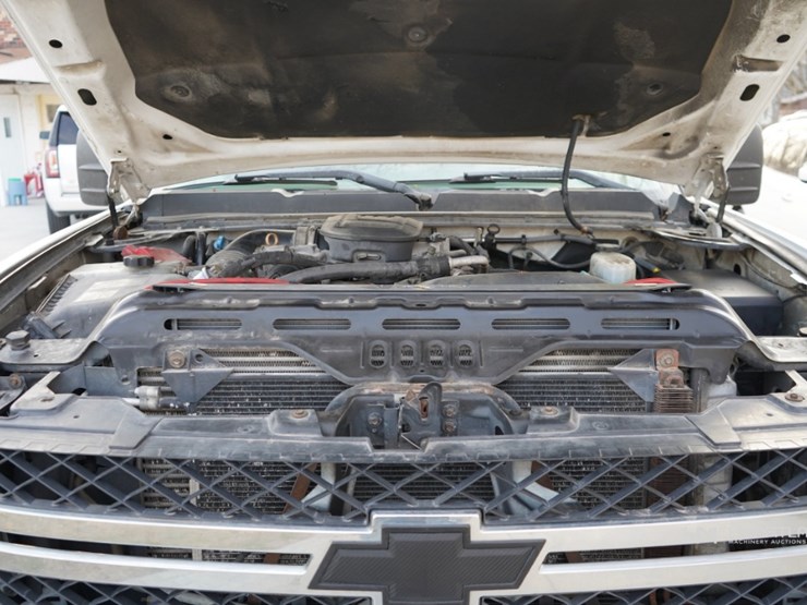 2011-chevrolet-3500hd-image-34