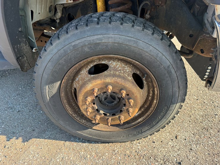 2012-ford-f550-xl-image-39