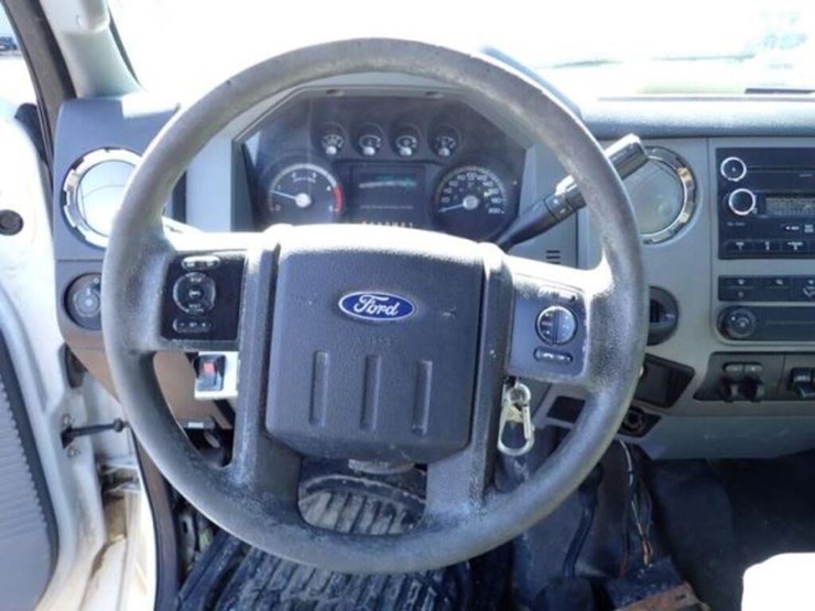 2016-ford-f550-xlt-image-13