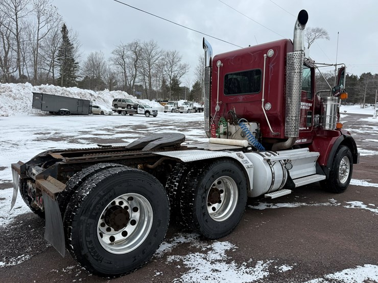 2011-kenworth-t800-image-5