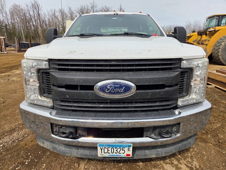 2017-ford-f350-image-8