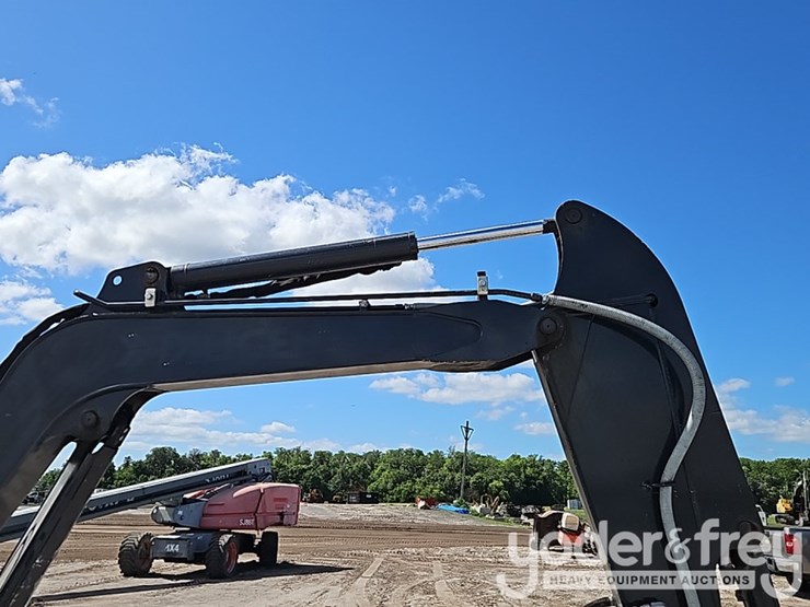 2022-deere-35g-image-15