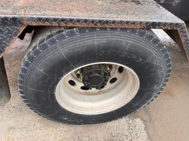 2008-peterbilt-335-image-58