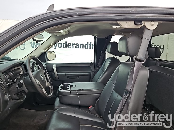 2013-chevrolet-silverado-1500-image-19