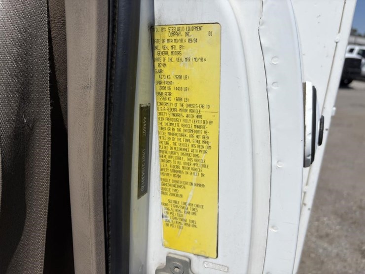 2004-chevrolet-silverado-2500hd-image-17