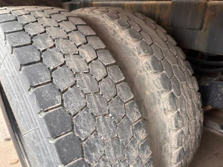 2008-peterbilt-335-image-50