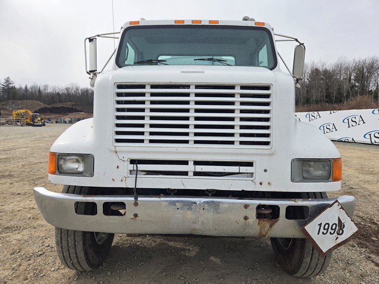 1995-international-8100-image-8