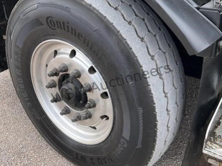 2018-peterbilt-520-image-9