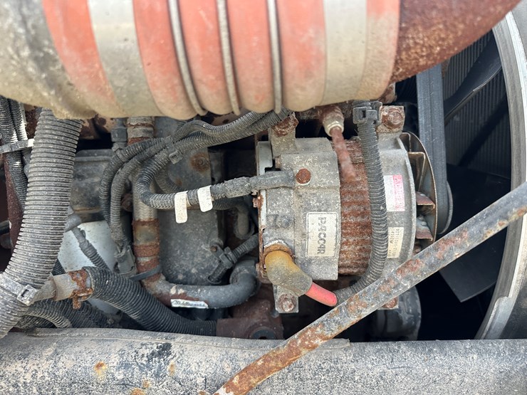 2015-peterbilt-337-image-45