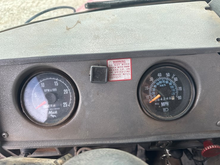 1986-mack-dm686s-image-29