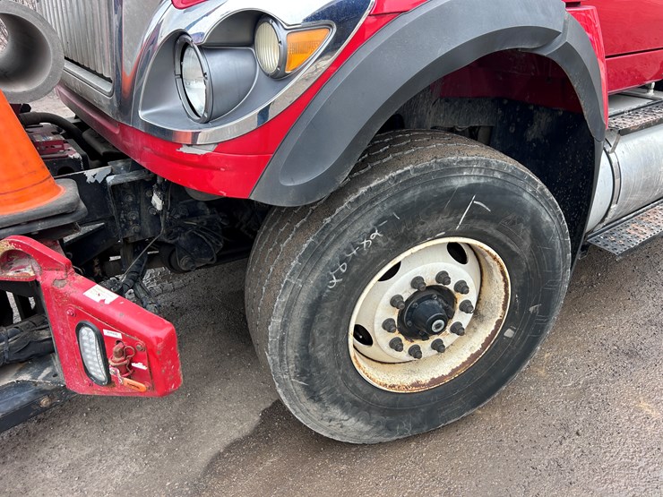 #1690-•-2013-international-7500-6x4-hydro-excavation-truck-image-11