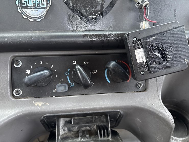 2016-massey-ferguson-8-image-39