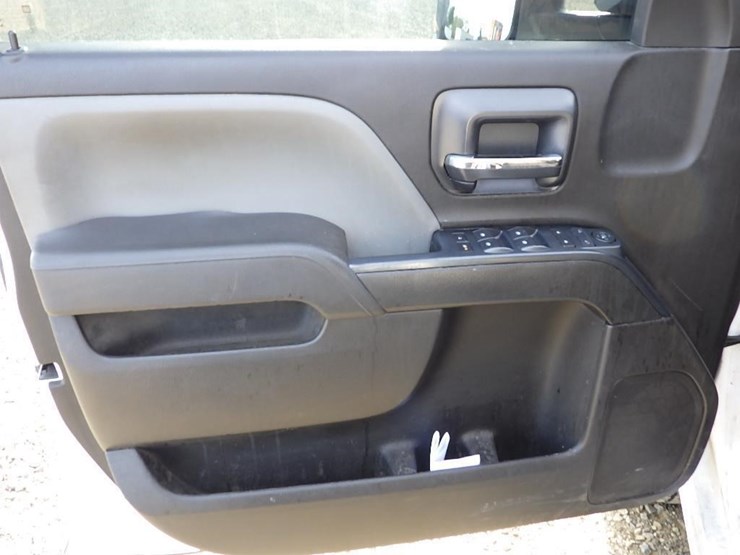 2017-chevrolet-2500hd-image-27