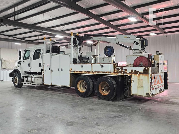 2012-freightliner-m2-106-image-4