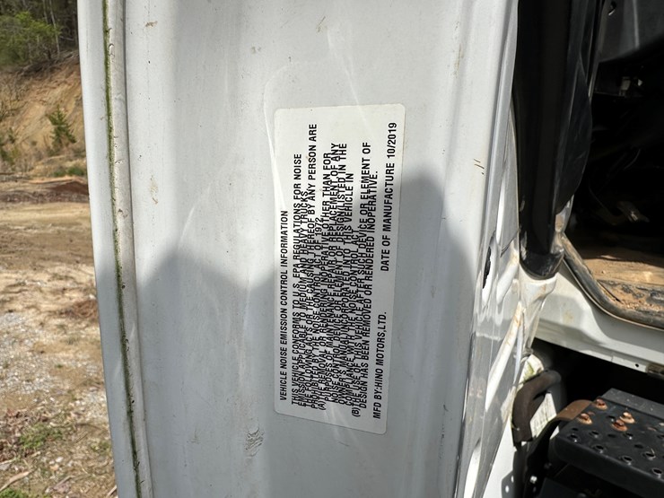 2020-hino-268-image-49