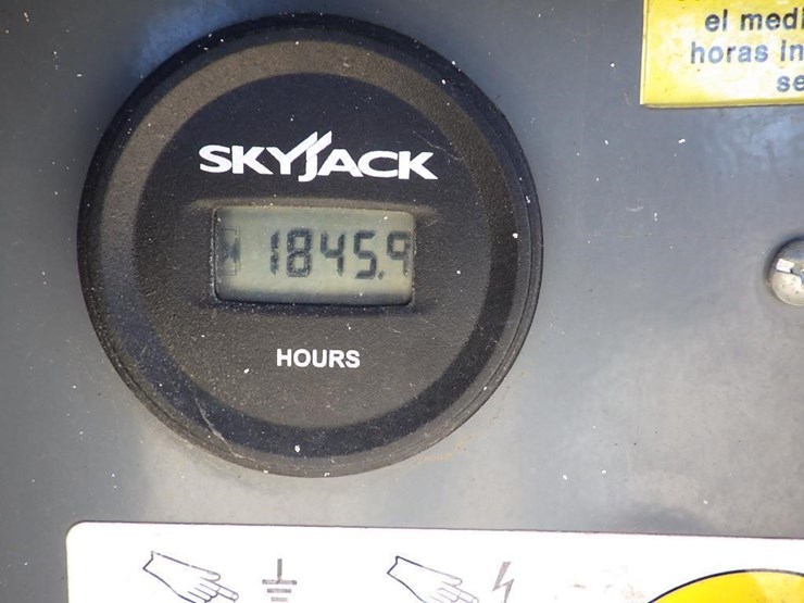 2018-skyjack-sj6826rt-image-16