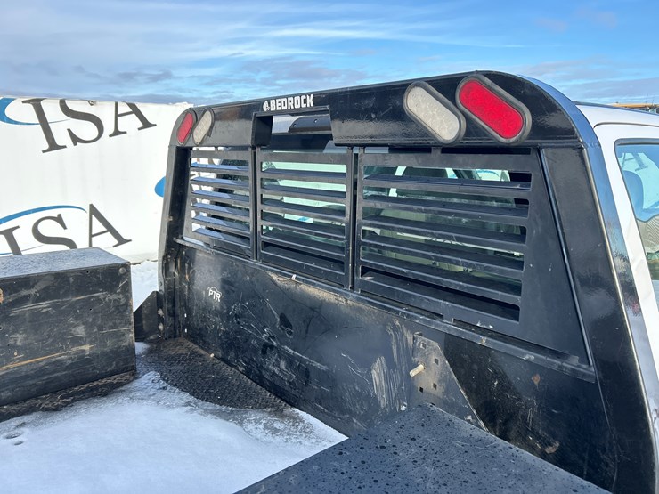 2021-ford-f550-image-32