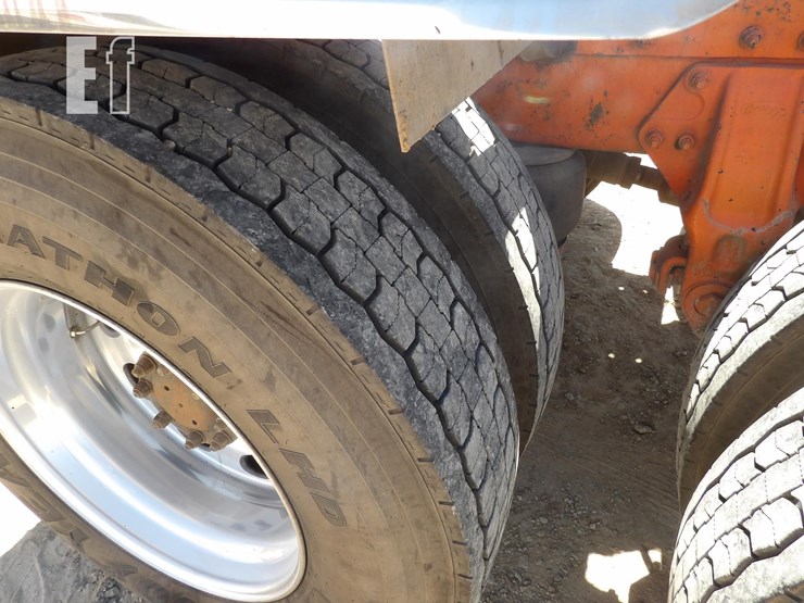 2008-peterbilt-389-image-26