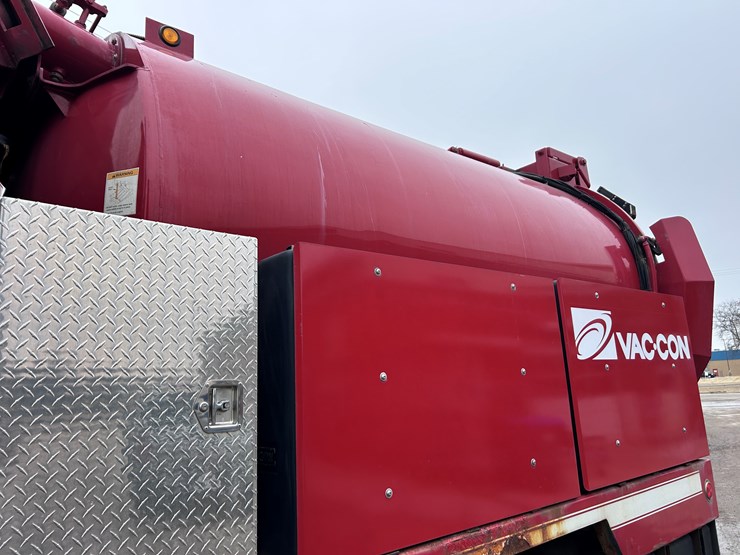 #1690-•-2013-international-7500-6x4-hydro-excavation-truck-image-20