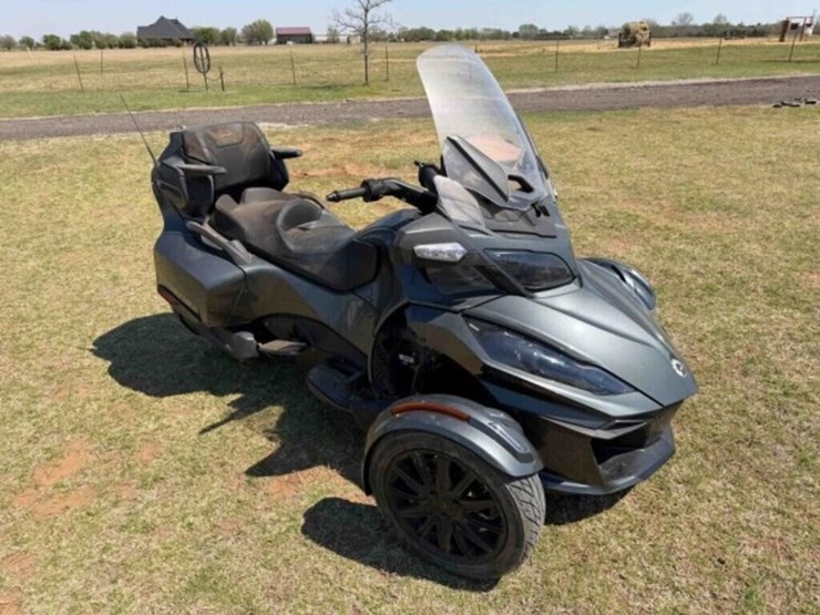 2018-can-am-spyder-rt-ltd-3-wheel-motorcycle-image-2