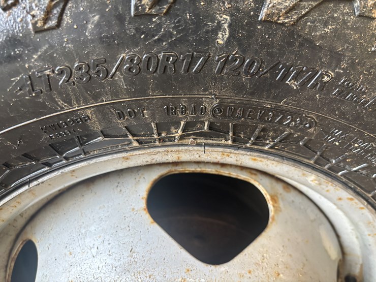 2013-chevrolet-3500-image-74