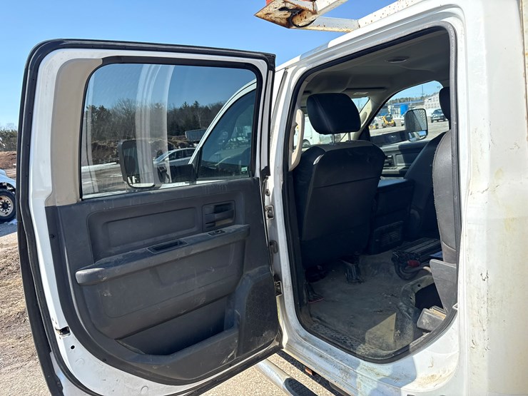 #1065-•-2013-ram-5500-heavy-duty-service-truck-image-20