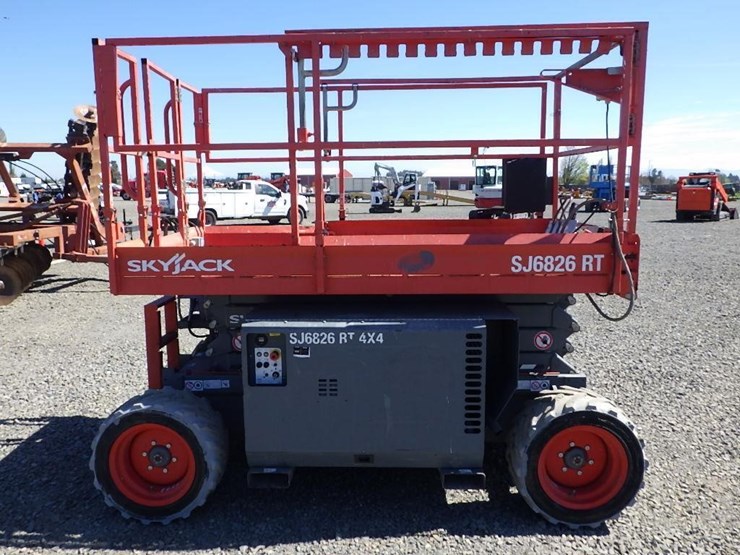 2018-skyjack-sj6826rt-image-4
