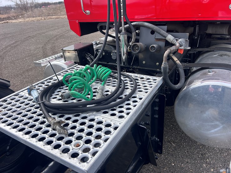 #1009-•-2012-western-star-conventional-4-sleeper-cab-truck-tractor-image-40