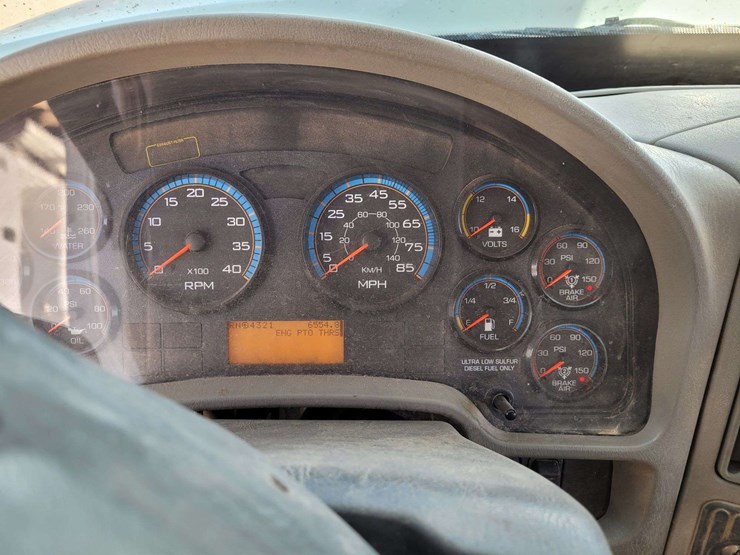 2012-international-7400-image-26