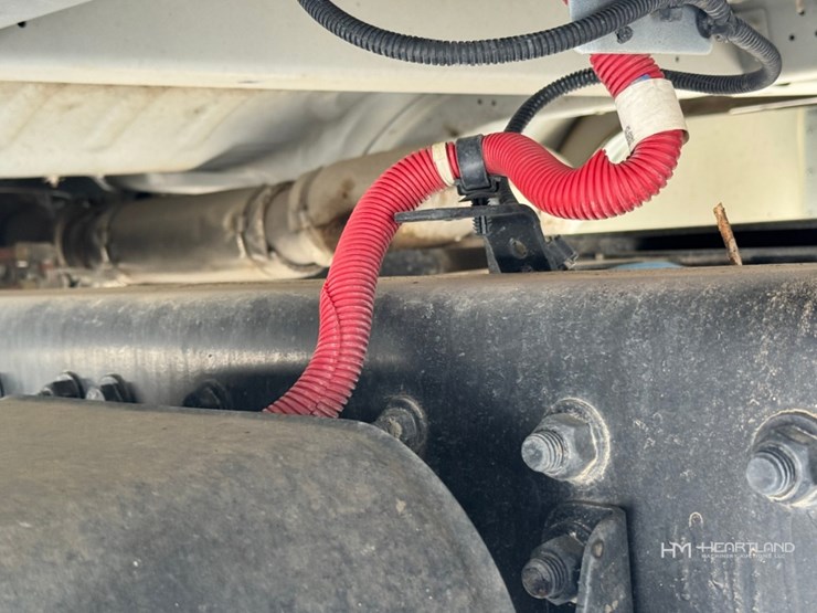 2023-freightliner-m2-106-image-39