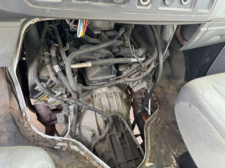 2010-ford-e350-image-33