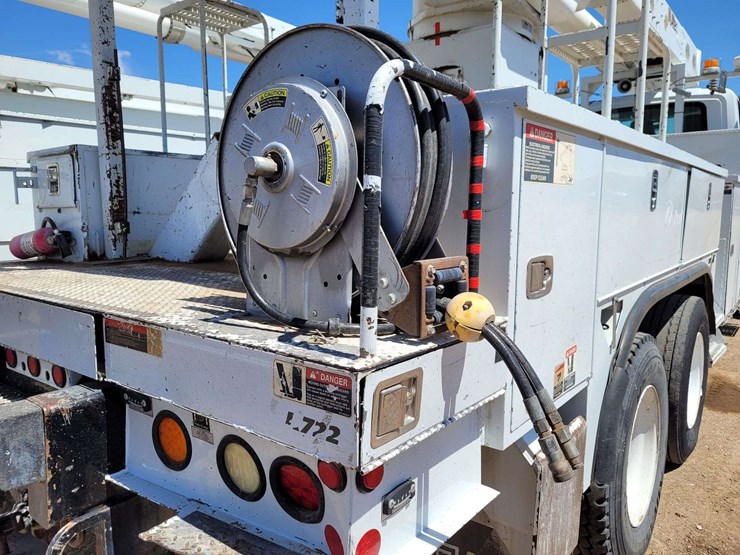 2012-international-7400-image-9