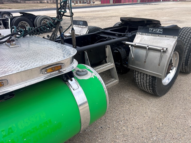 1999-peterbilt-379-image-15