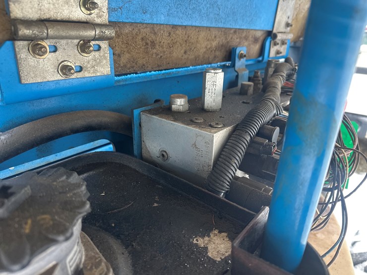 2005-massey-ferguson-8-image-30