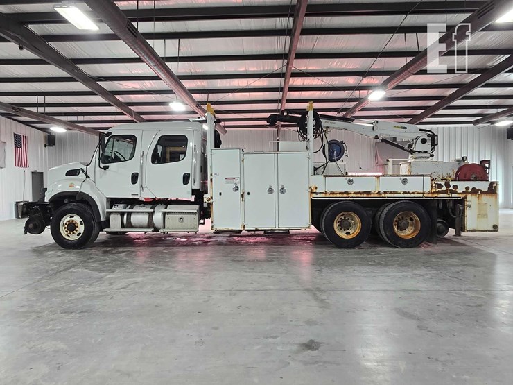 2012-freightliner-m2-106-image-5