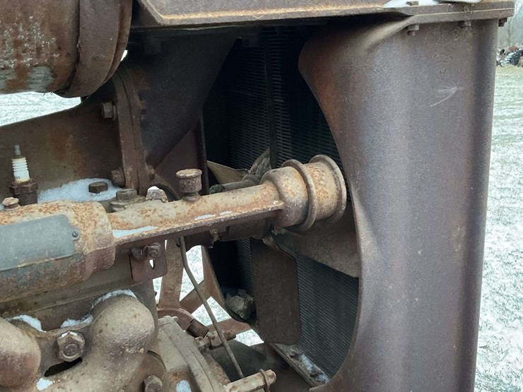 fordson-with-mounted-gleaner-combine-image-23