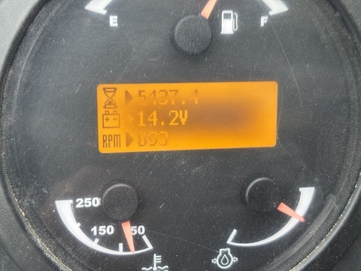 2011-jlg-g10-55a-image-3