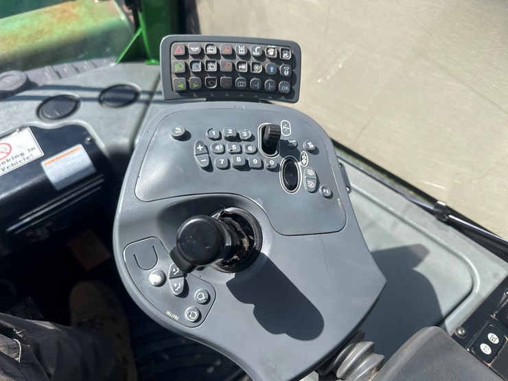 deere-1110e-image-78