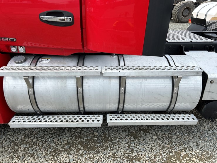 2015-kenworth-t680-image-18