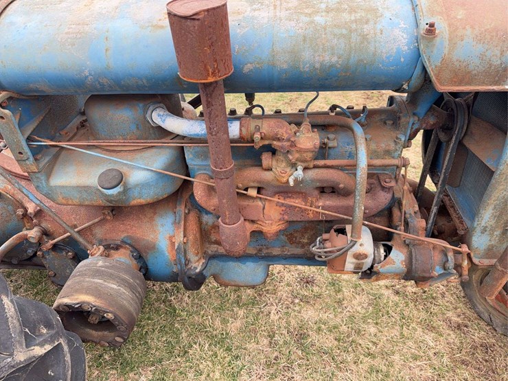 fordson-all-around-england-tractor-image-11