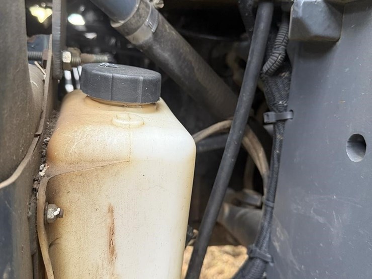 new-holland-tv140-image-30