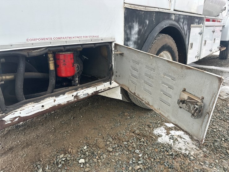 1995-international-8100-image-33