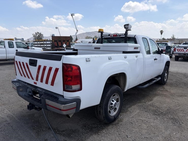 2012-gmc-sierra-2500-image-3