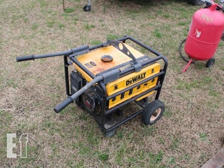#1109-dewalt-dg7000-generator-has-30a-120vac-2-20a-image-4