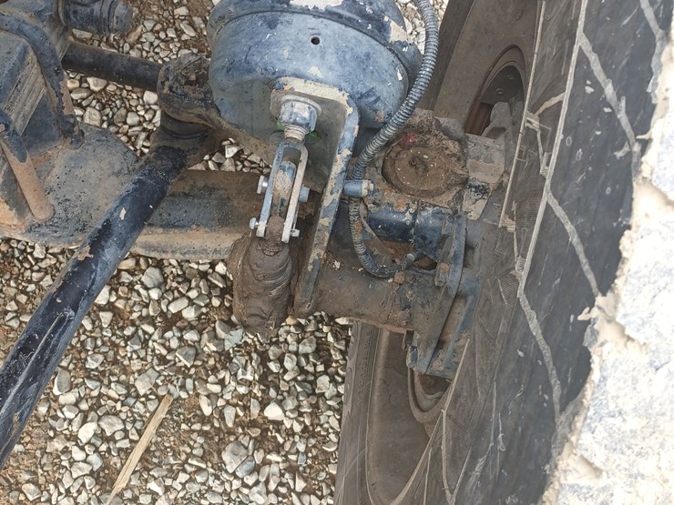 2012-massey-ferguson-8-image-44