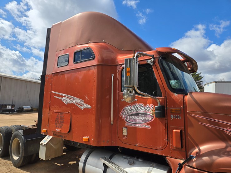 #1515-•-2005-international-9400i6x4-sleeper-cab-truck-tractor-image-16